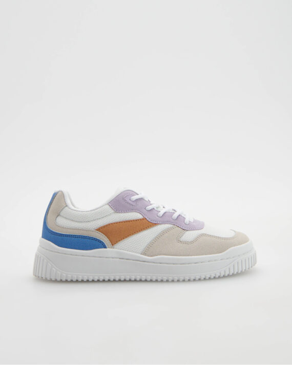 Sneakers in suede